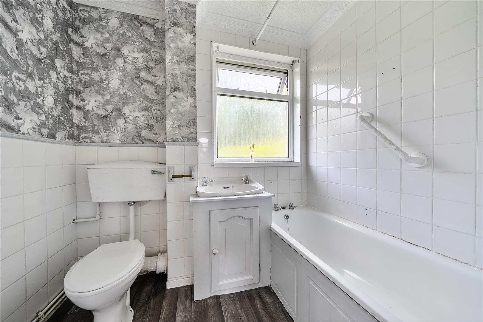 Gendros Avenue East, Gendros, Swansea, SA5 8DE